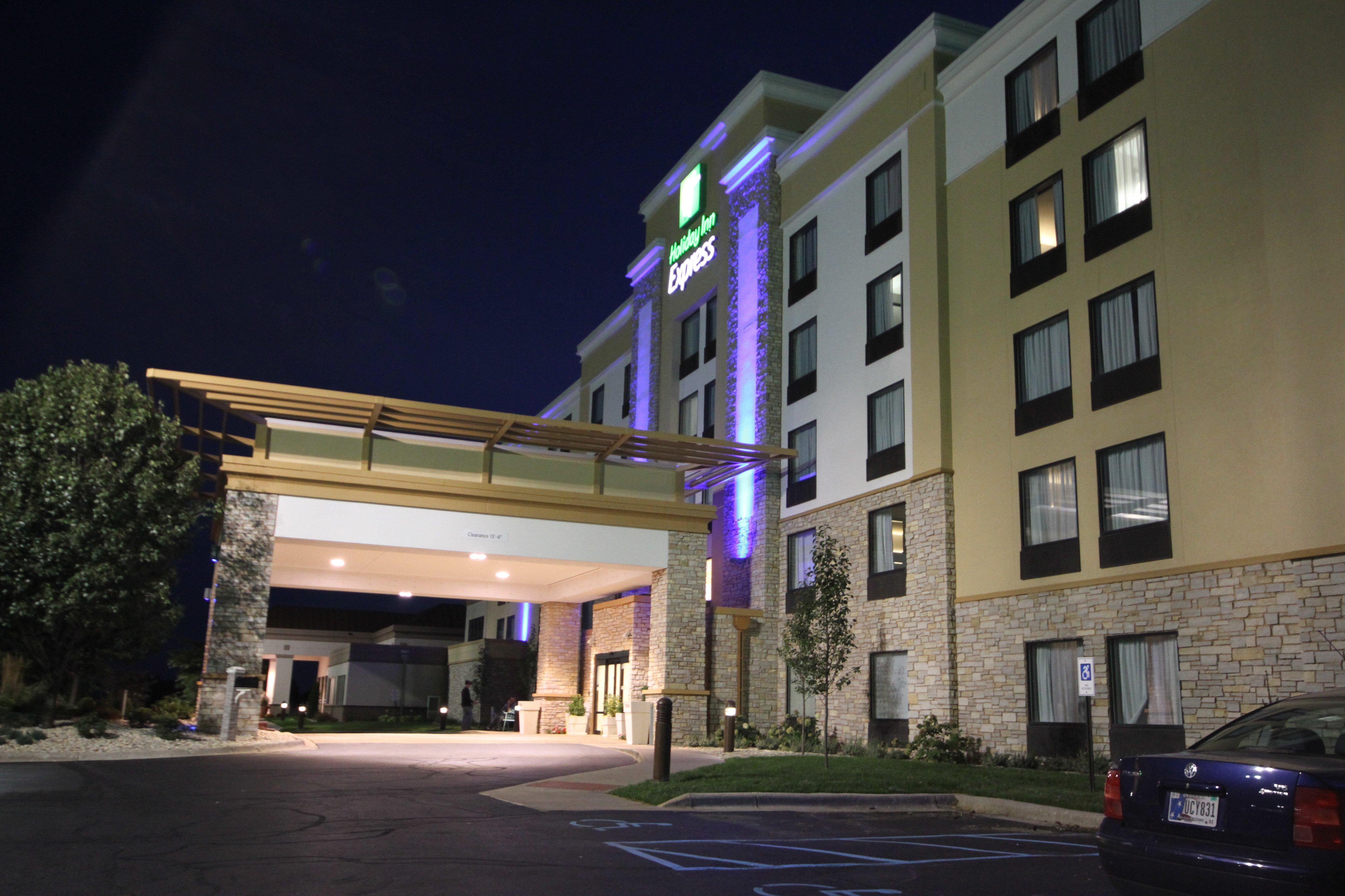 Express Janesville-i-90 & Us Highway 14 By Ihg Janesville