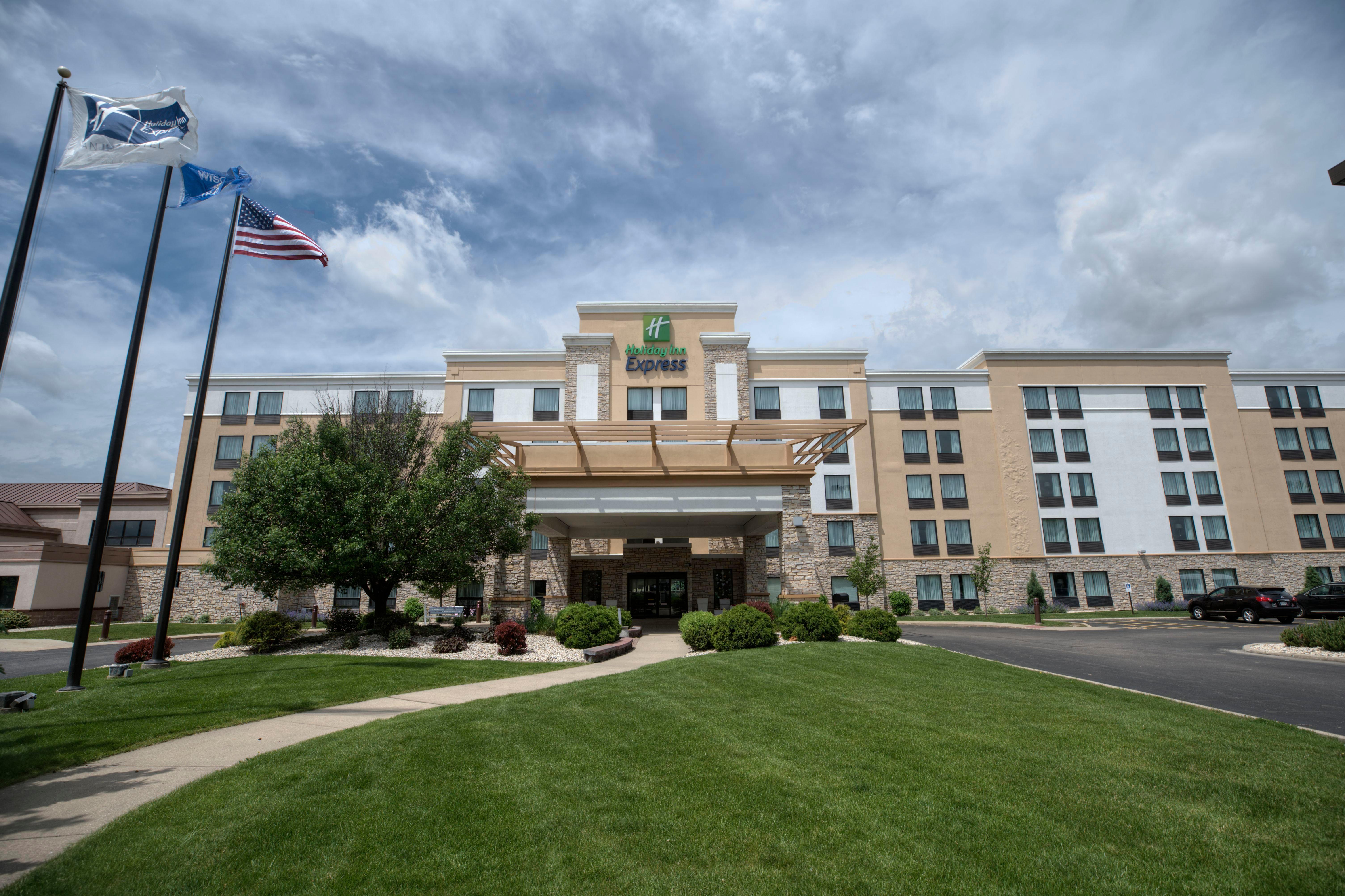 Express Janesville-i-90 & Us Highway 14 By Ihg