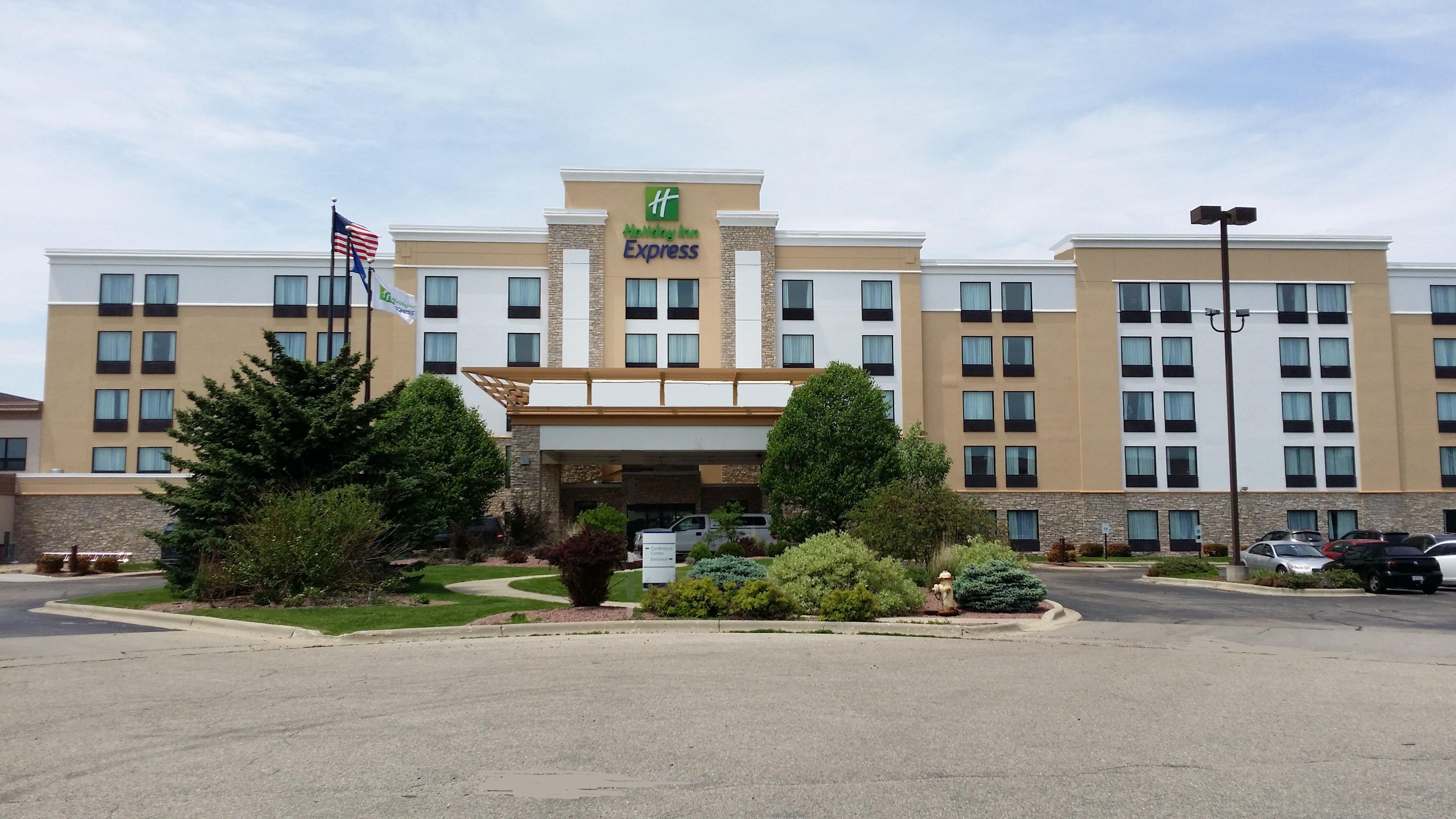 Express Janesville-i-90 & Us Highway 14 By Ihg 2*
