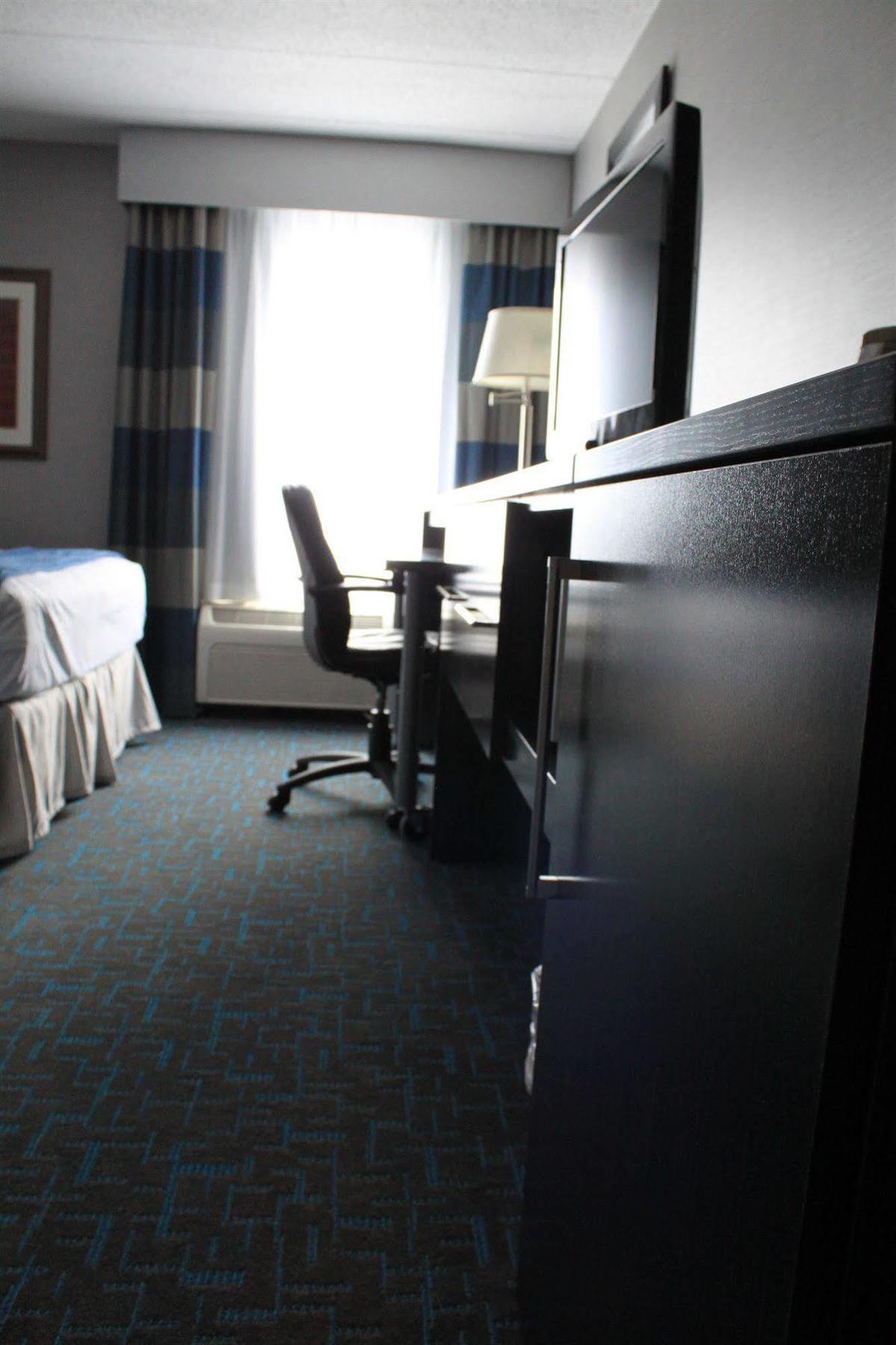 Express Janesville-i-90 & Us Highway 14 By Ihg 2*